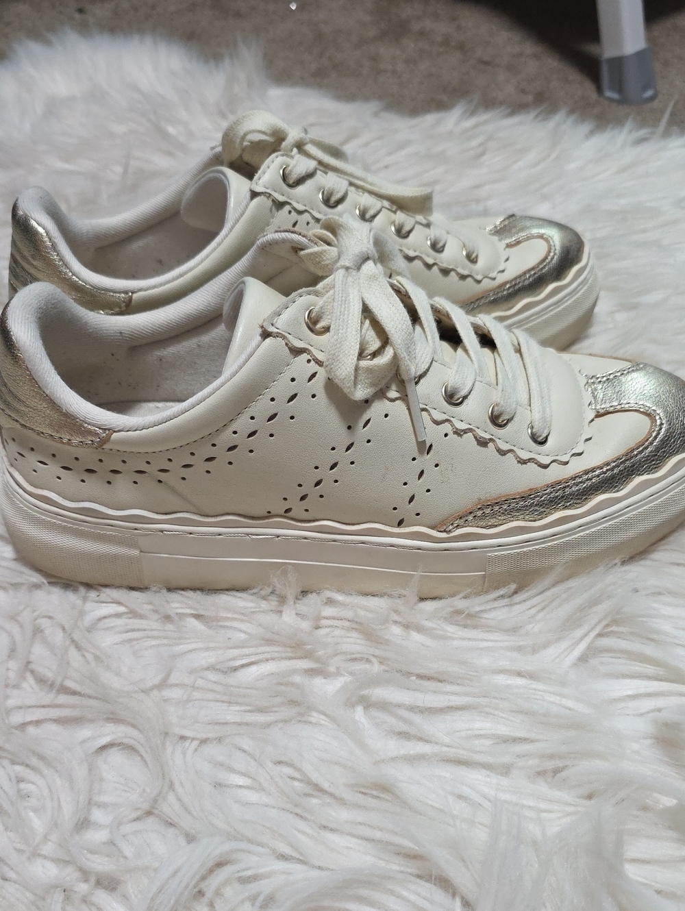 Vince Camuto Jenlie Leather Sneakers- 7